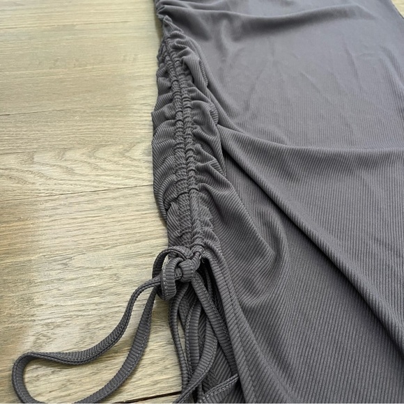 Cider Dress Gray Square Neck Ruched Short Sleeve Ribbed MIDI Dress Size Large - Picture 9 of 10